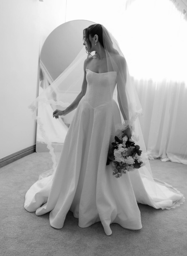 Moon & Pearl bride - Strapless corset bodice, lace-edged veil